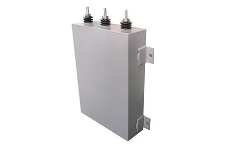 電容器的電容量一般是多少？可能與什么有關？