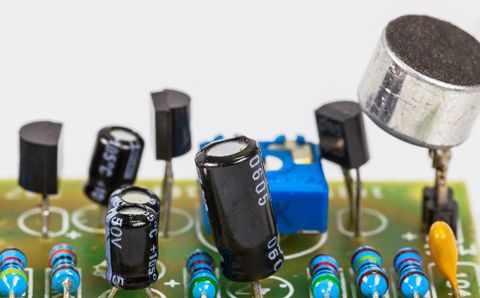 無功補償電容器漏油，可以繼續使用嗎？