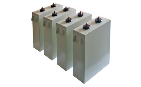 如何區分電容器的正負極？